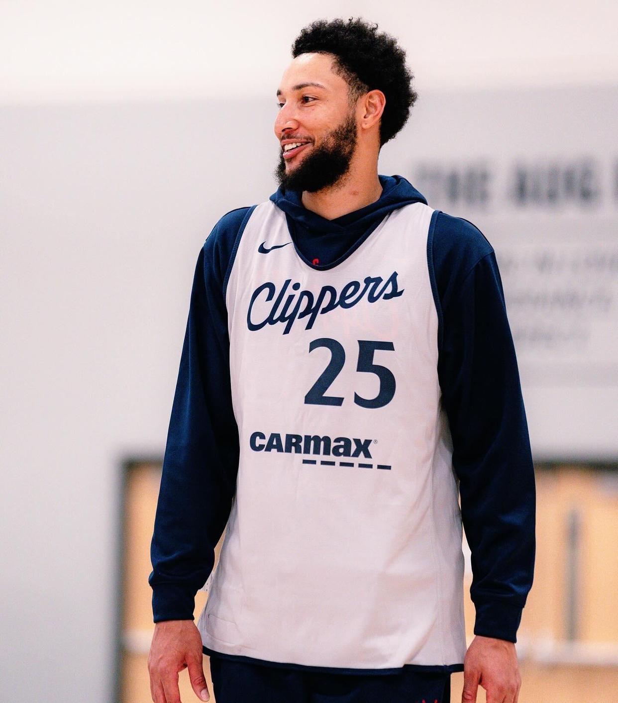 雄鹿队季后赛出局,主帅宣布引咎辞职,空间主题如何认为.-开云体育